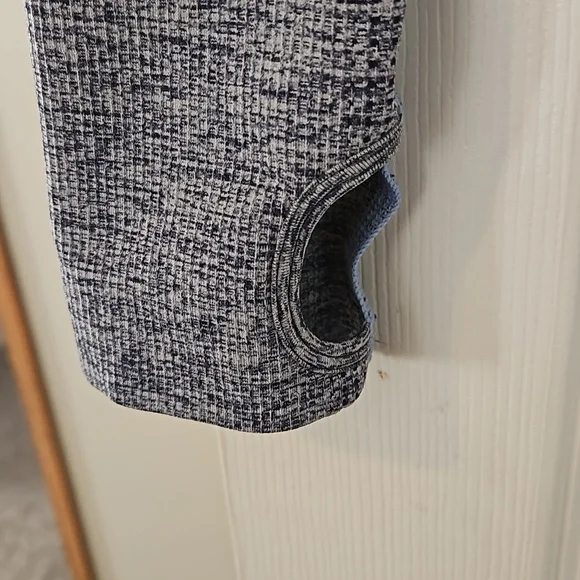 PINK seamless ombre crop workout long sleeve - Picture 3 of 5